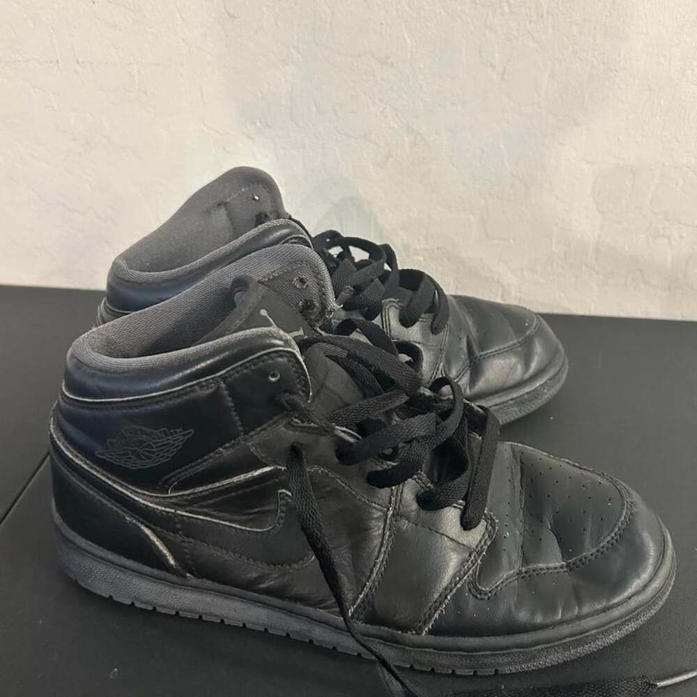 Jordan Air Jordan 1 Mid Size US 7Y Black Sneakers